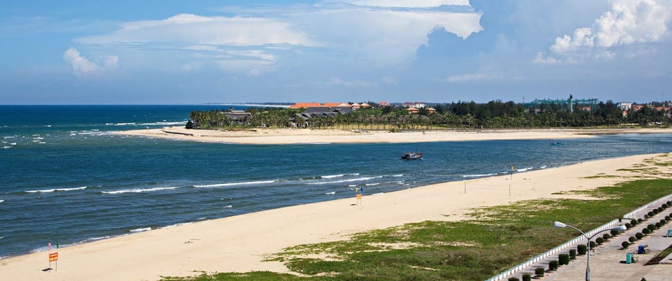 Plage Nhat Le