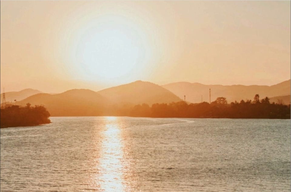 Hué au lever du soleil