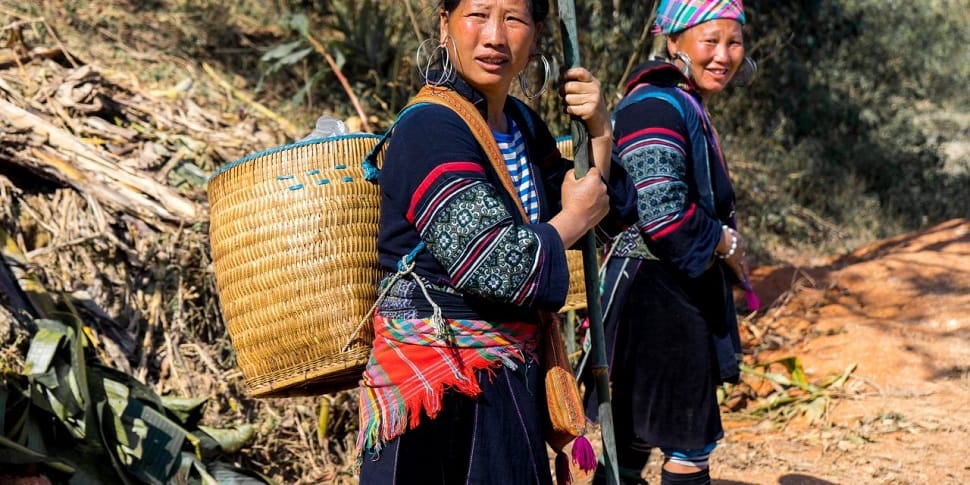 Femmes Hmong noir, une des 54 ethnies du Vietnam hmong-noir