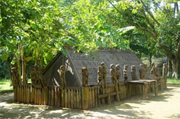 tombe commune jrai hauts plateaux vietnam