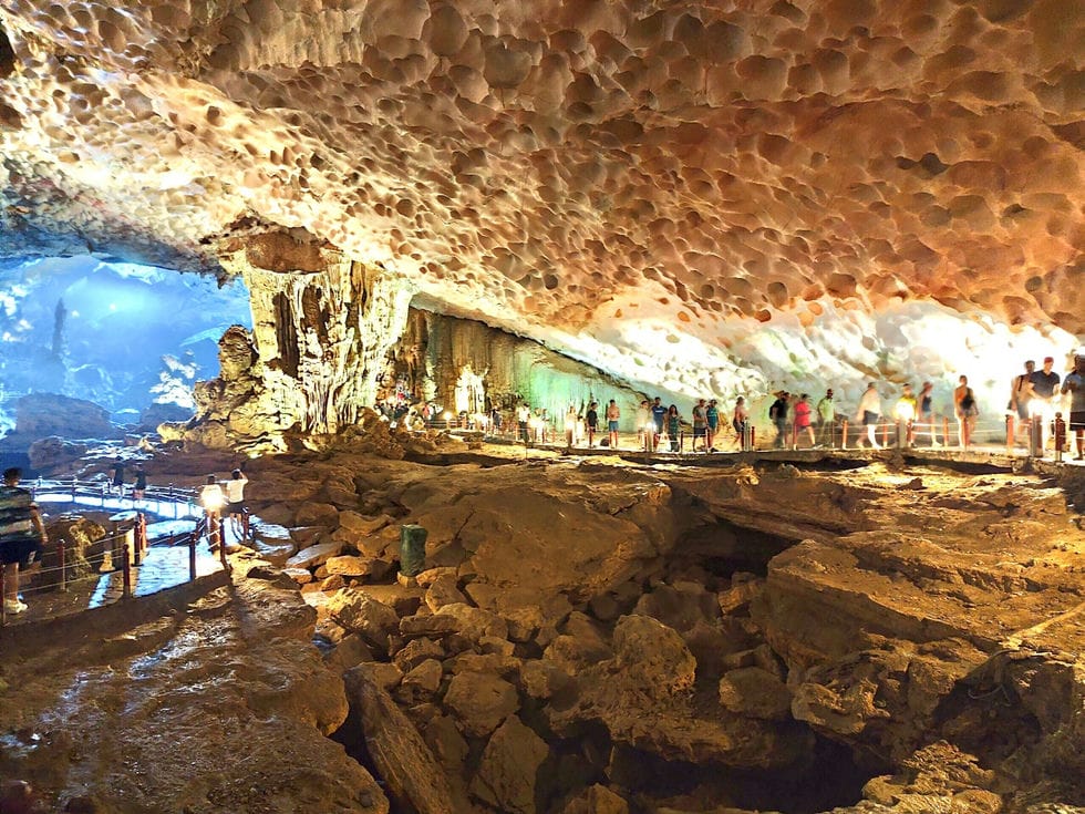 belles grottes d'Ha Long