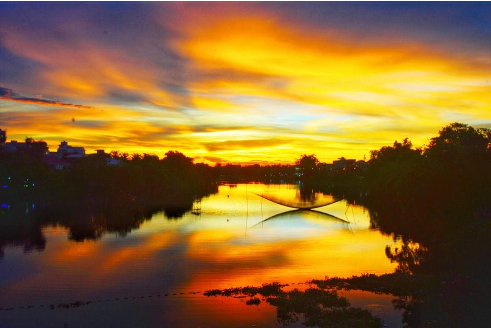 Hué au lever du soleil