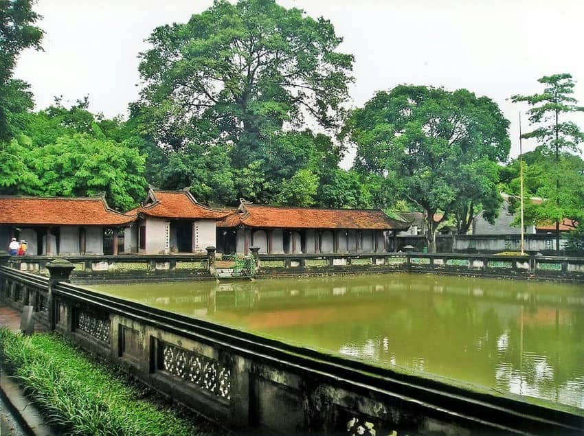 temple litterature Hanoi jardin stèles docteurs